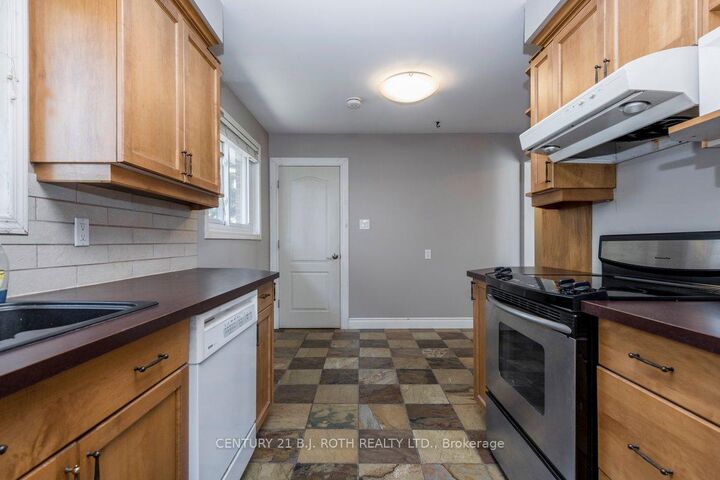Property Photo:  36 Cynthia Court E  ON L4M 2X4 