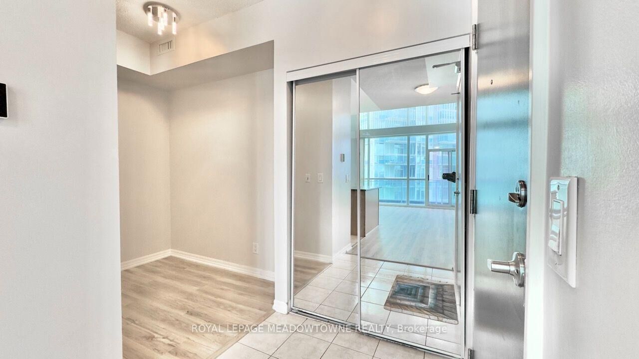Property Photo: 223 Webb Drive 2114 ON L5B 0E8