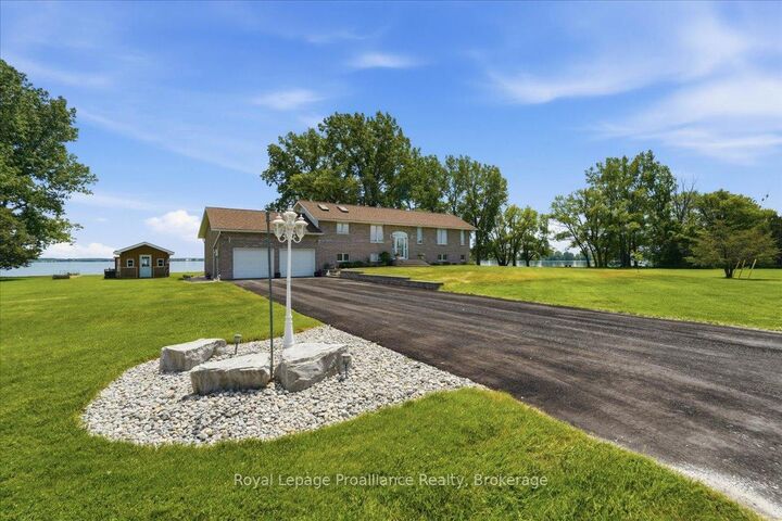 Property Photo: 40 Wallbridge Circle ON K8N 4Z7