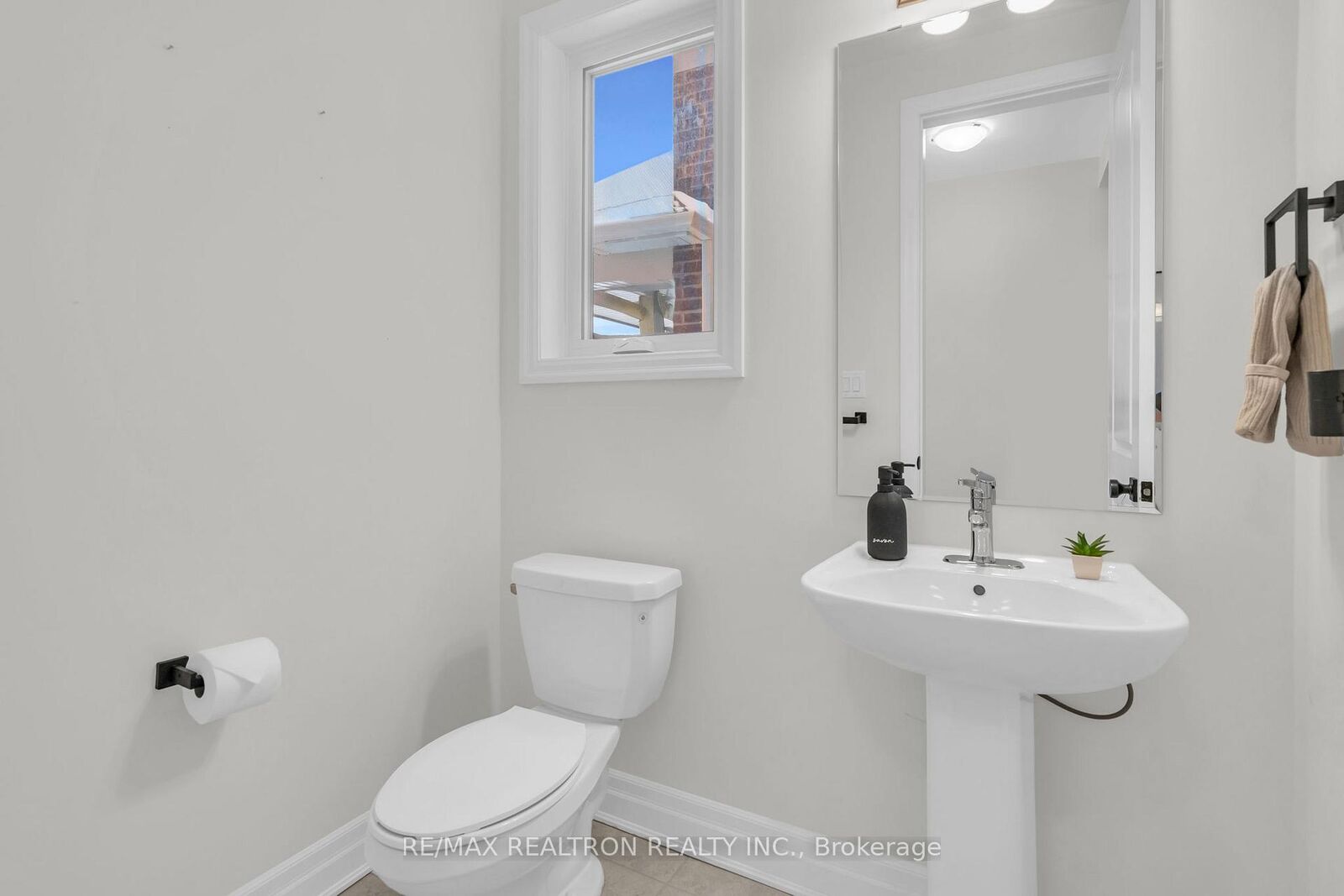 Property Photo:  669 Newlove Street  ON L9S 0R9 