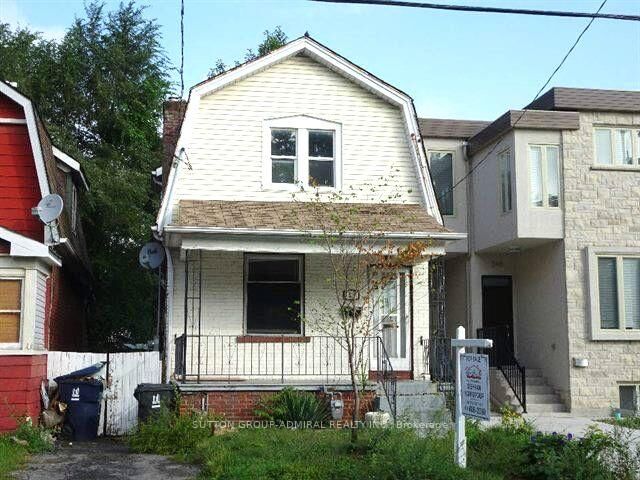 Property Photo:  238 Lumsden Avenue Upper  ON M4C 2K4 