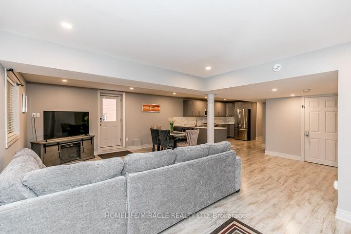 Photo de la propriété:  60 Edwards Drive Basement  ON L4N 9K8 