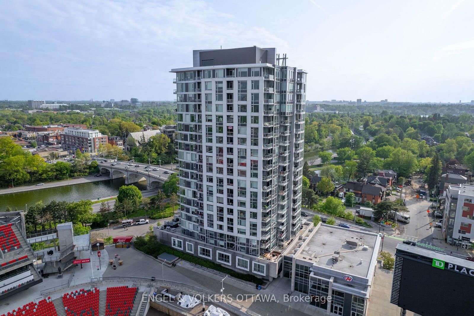 Property Photo: 1035 Bank Street 1501 ON K1H 7R1