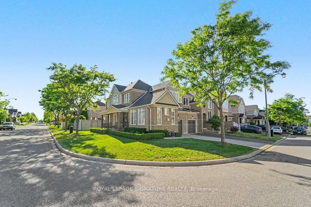 Property Photo: 22 Ulson Drive ON L4E 4V6