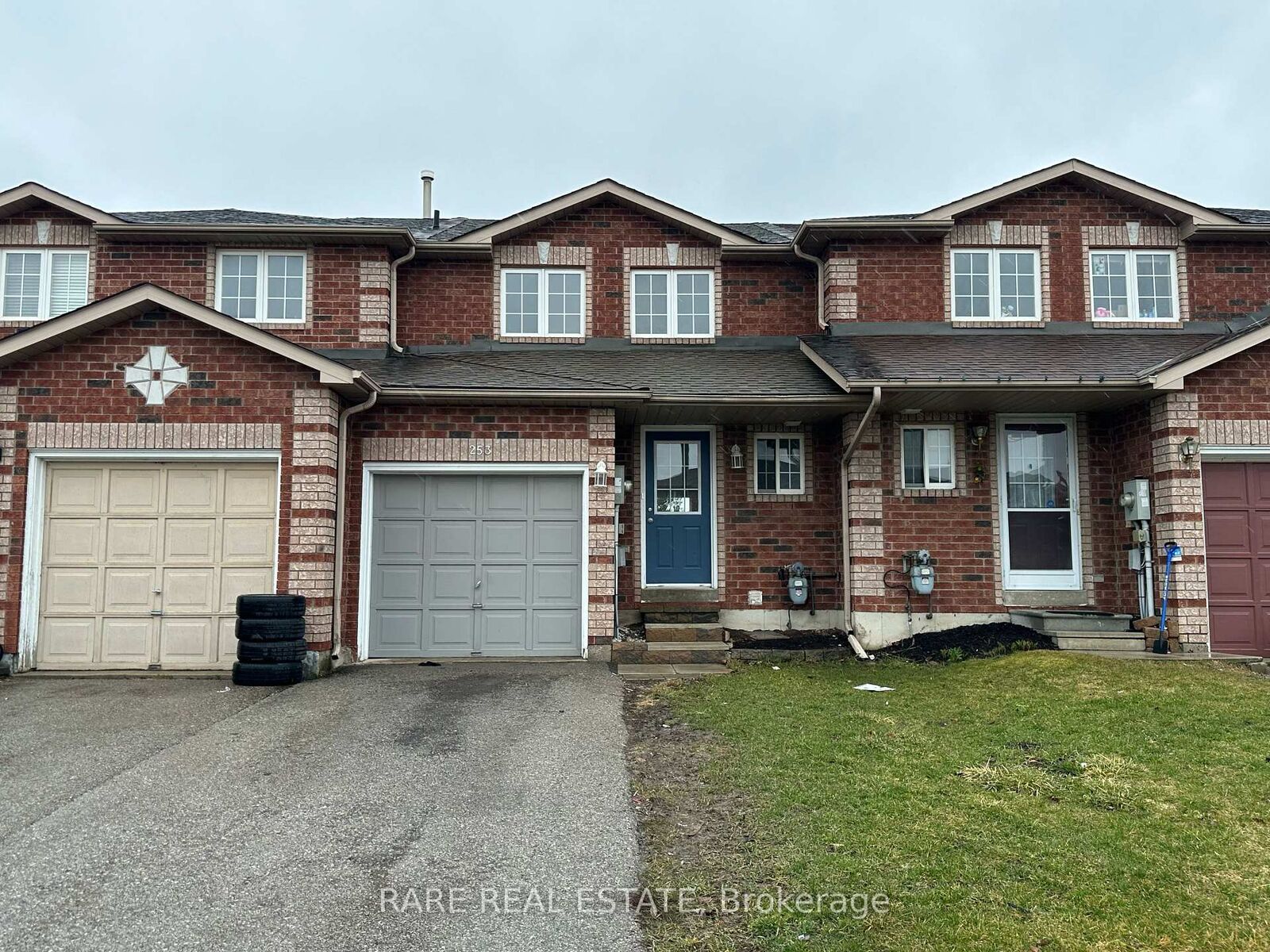 Property Photo: 253 Dunsmore Lane N ON L4M 7A4