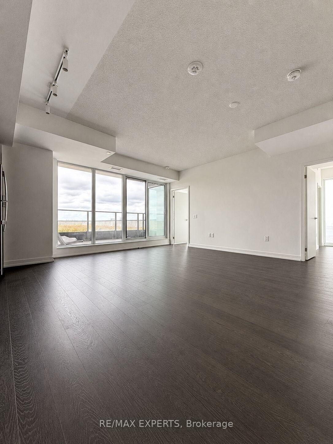 Property Photo:  4010 Eglinton Avenue W 921  ON M9A 0G5 