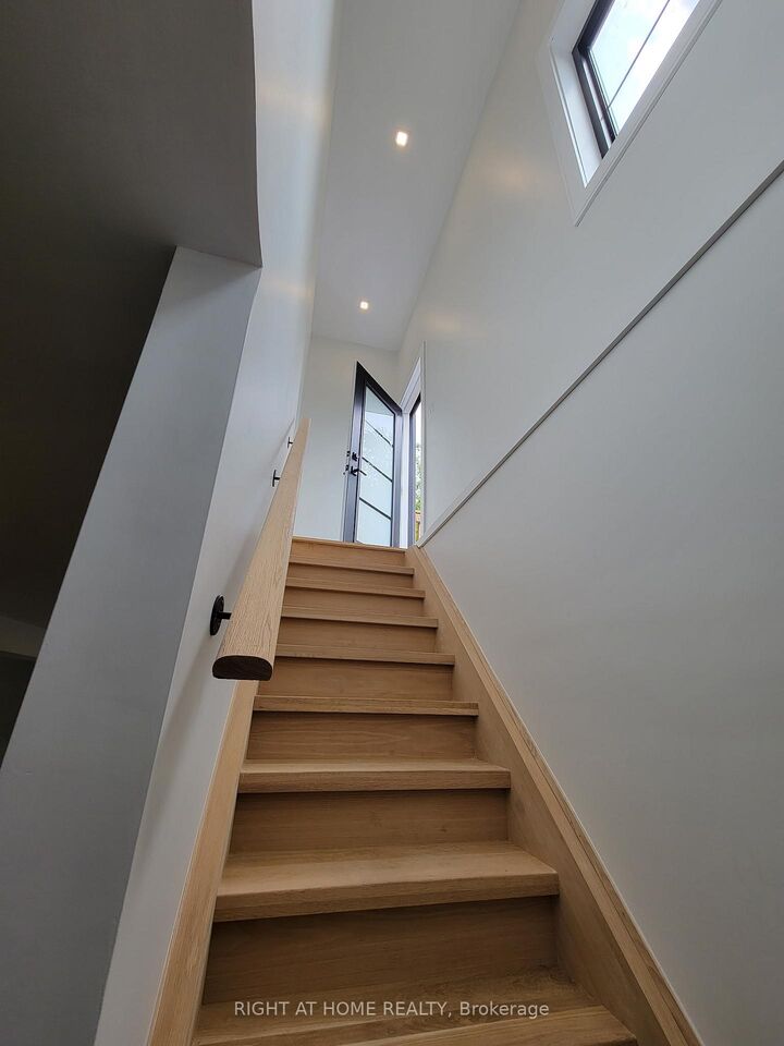 Property Photo: 215 Bayview Avenue ON L4P 2T3