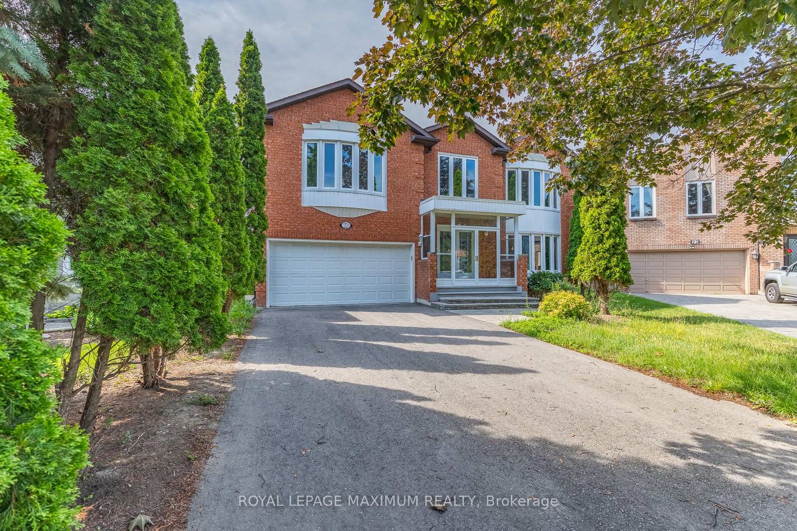 Property Photo:  22 A Waltham Crescent  ON L4B 1Z2 