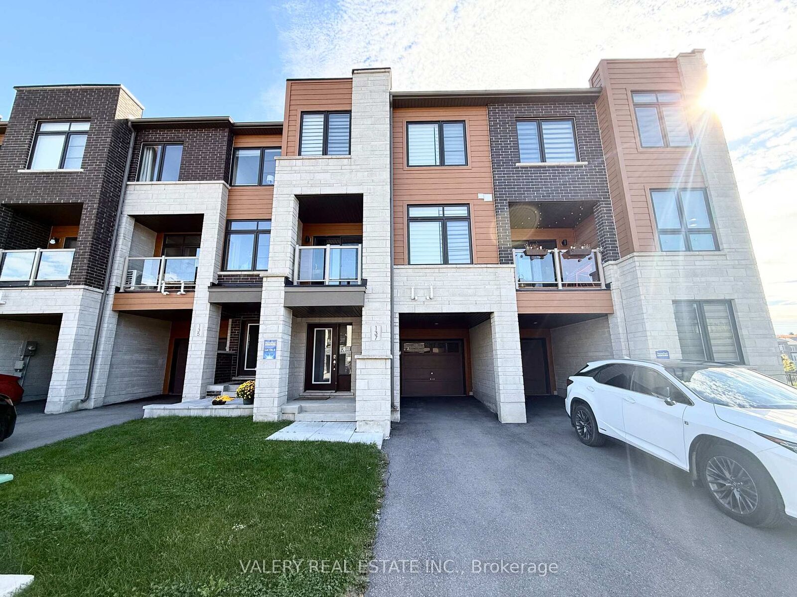 Property Photo: 137 Bravo Lane ON L3Y 4V9