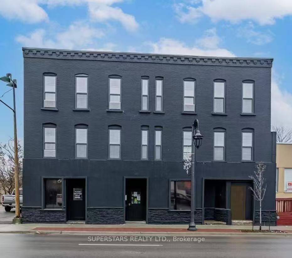 Property Photo: 36 Lindsay Street S #2 ON K9V 2L8