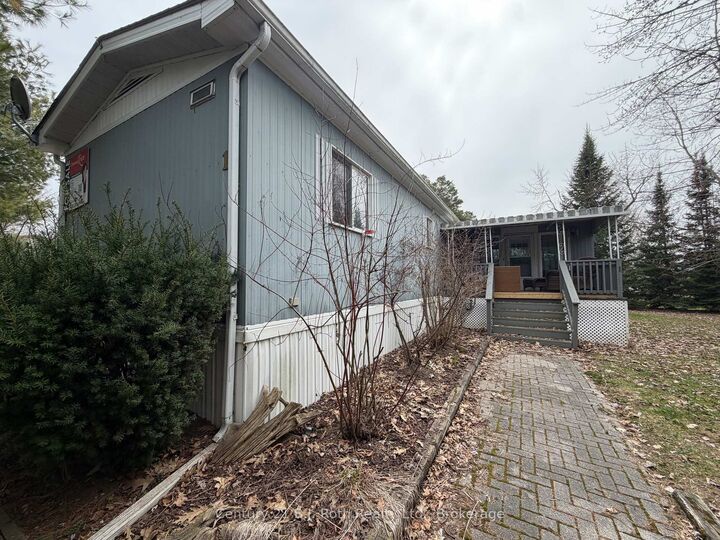 Property Photo:  1 Smiths Lane  ON L4R 0B9 