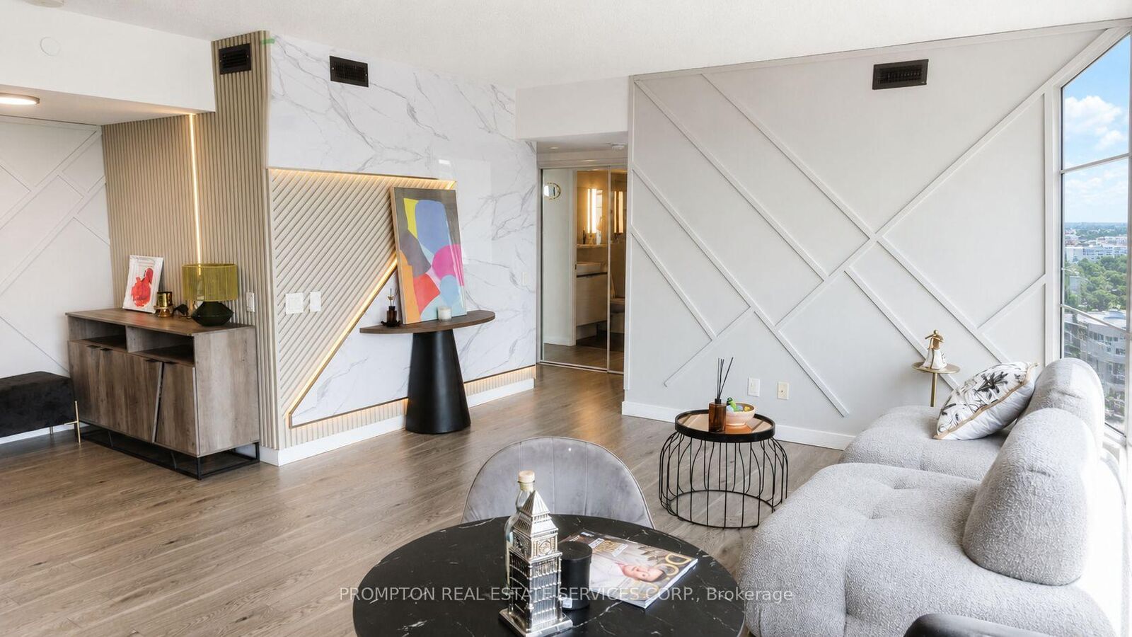 Property Photo: 72 Esther Shiner Boulevard 717 ON M2K 2X9