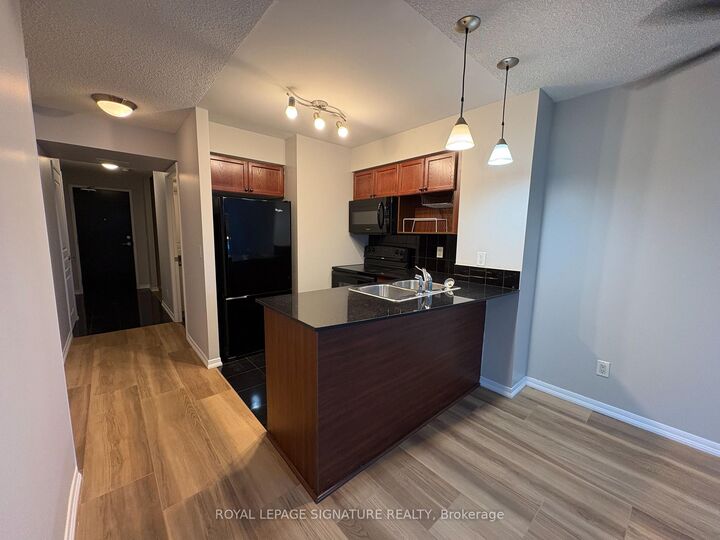 Property Photo:  18 Yonge Street 1014  ON M5E 1Z8 
