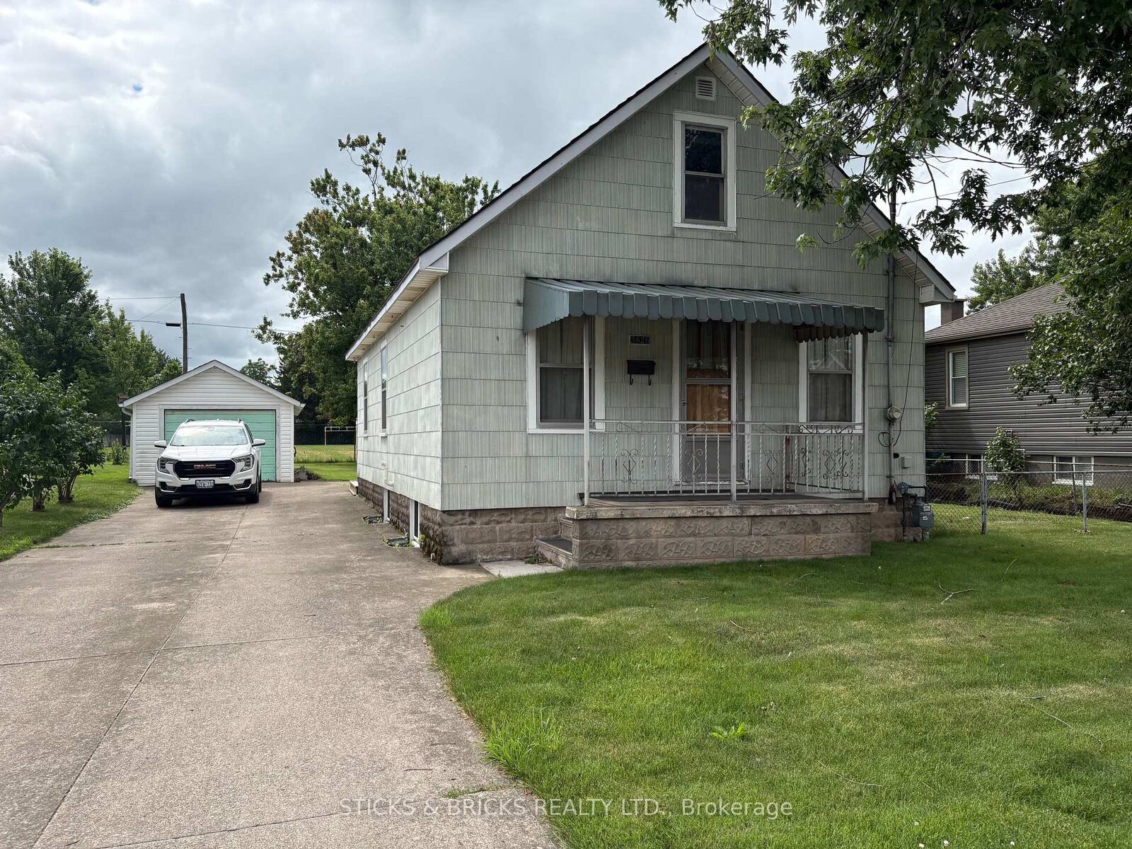 Property Photo:  3826 Welland Street  ON L2G 6J4 