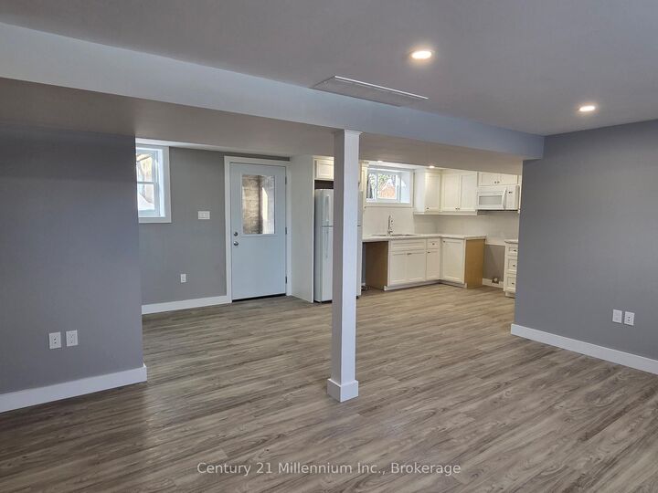 Photo de la propriété: 398 Kingsway Street E Unit 2 ON N2Z 1W3