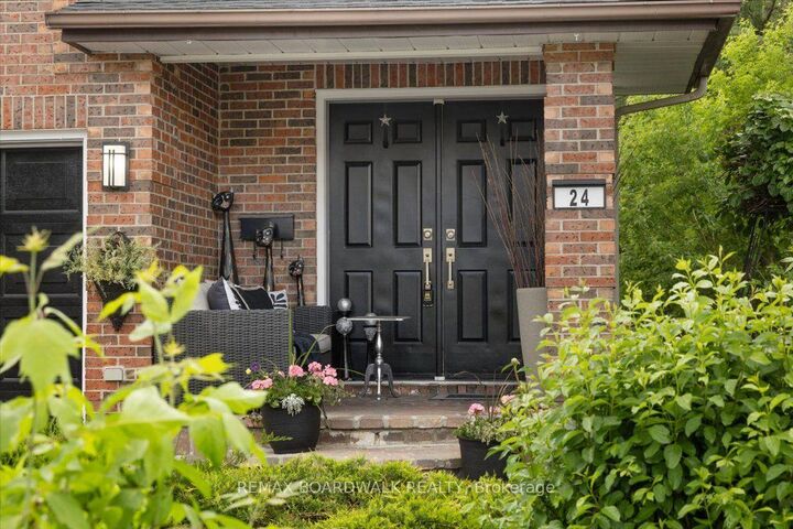 Property Photo: 24 Hackett Street ON K1V 0P7