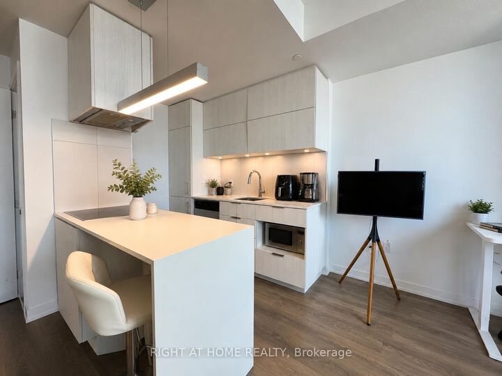 Property Photo:  20 Richardson Street 3106  ON M5A 0S6 
