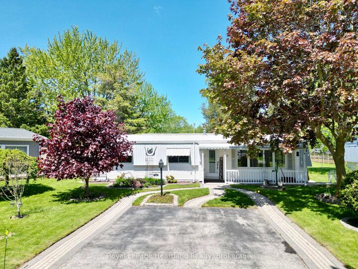 13 Cypress Point Crescent — photo 1