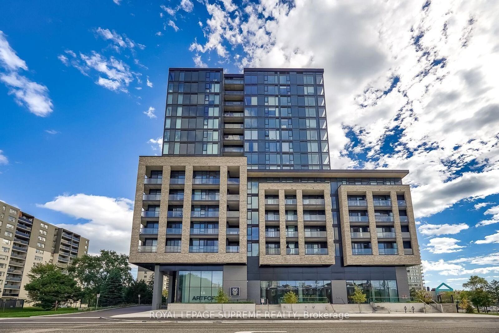 Property Photo: 86 Dundas Street E 1212 ON L5A 0B1