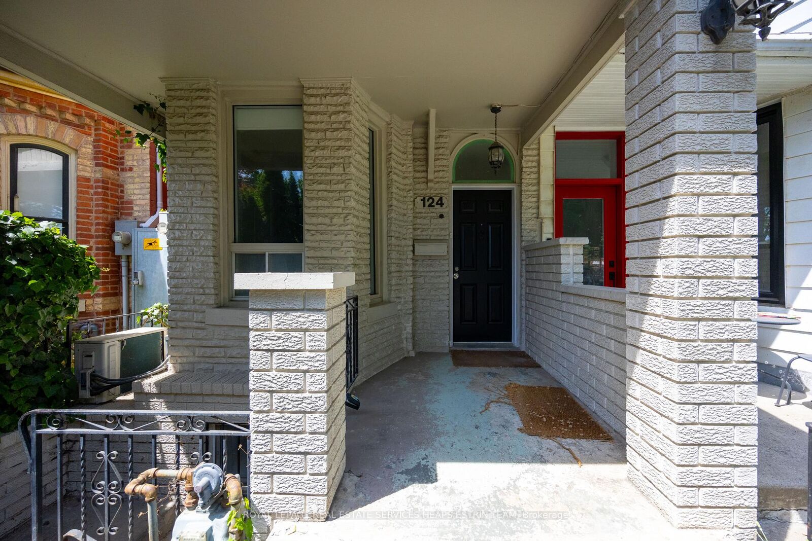 Property Photo:  124 Argyle Street Main  ON M6J 1N9 