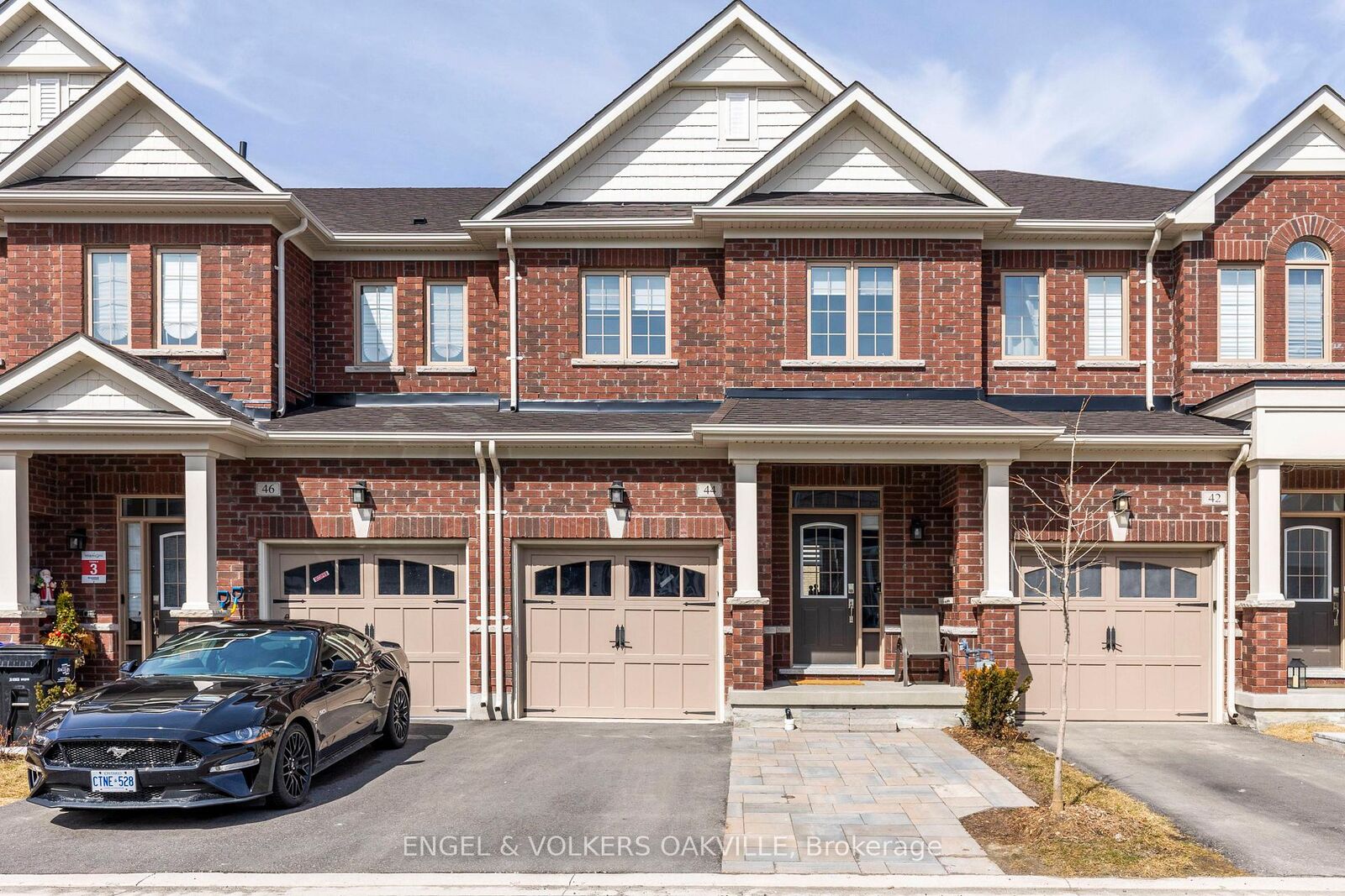 Property Photo: 44 Clifford Crescent ON L0G 1W0