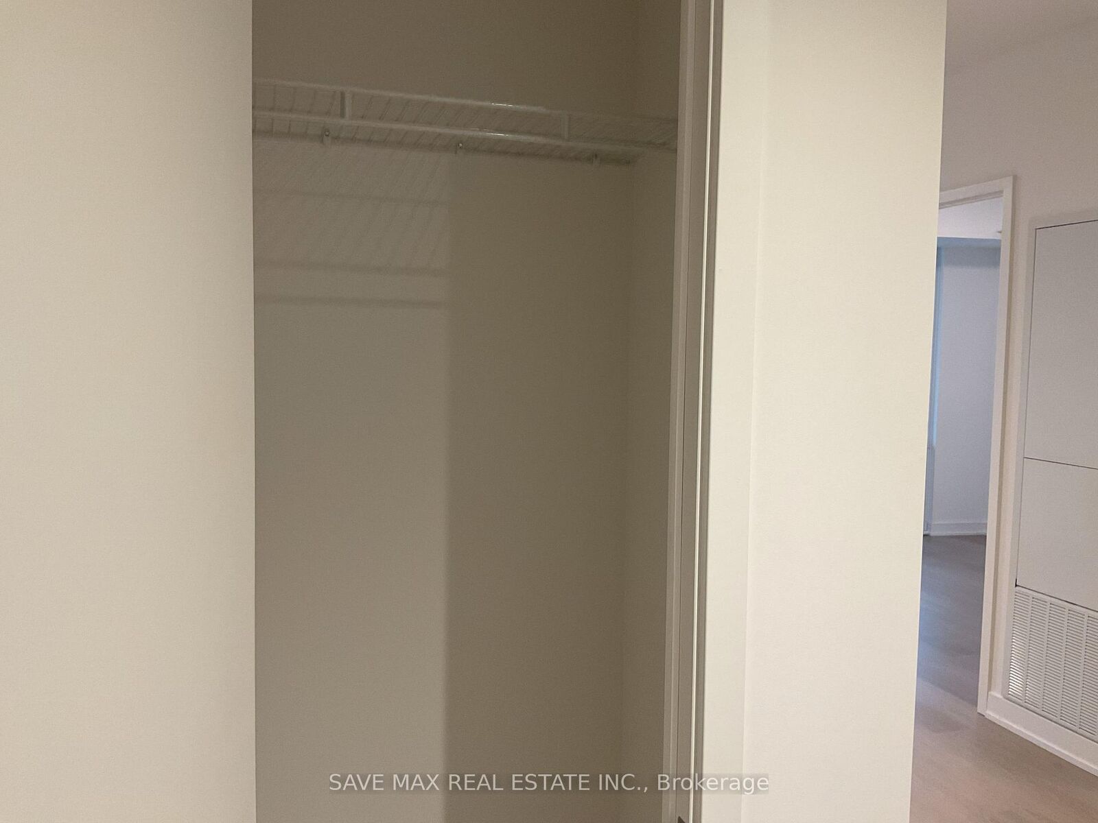 Property Photo:  448 Burnhamthorpe Road W 1312  ON L5B 0R4 