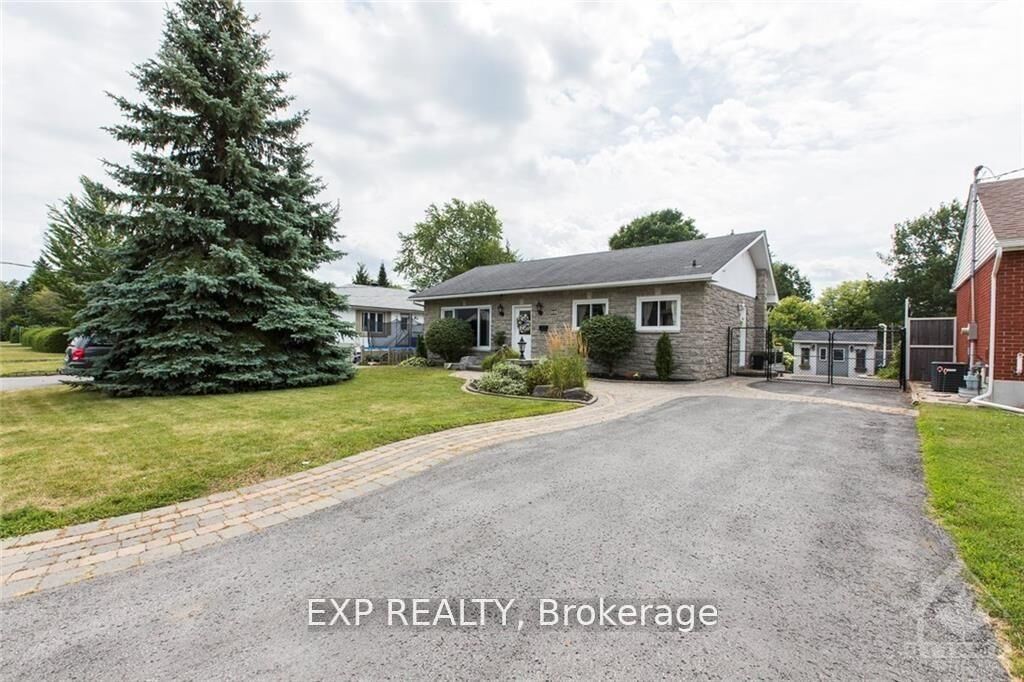 Property Photo: 28 Appleford Street ON K1J 6T9