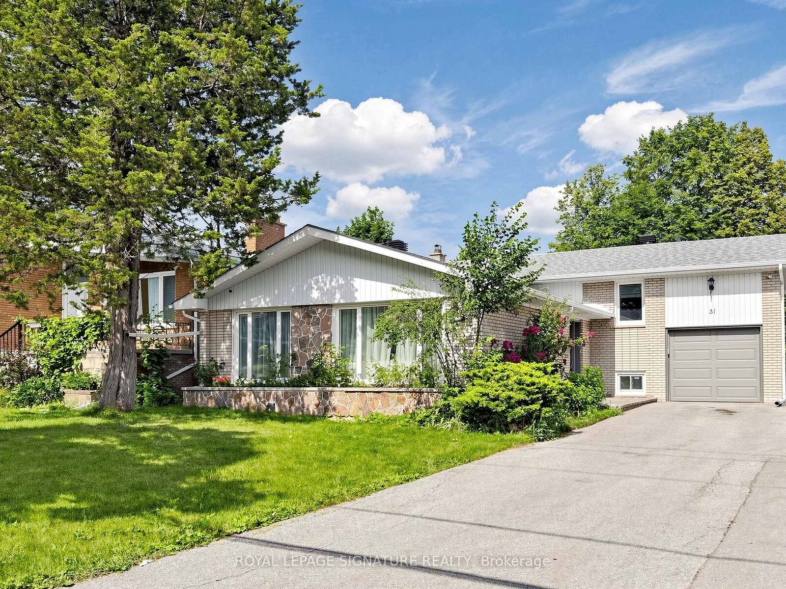 Property Photo: 31 Tollerton Avenue ON M2K 2H1