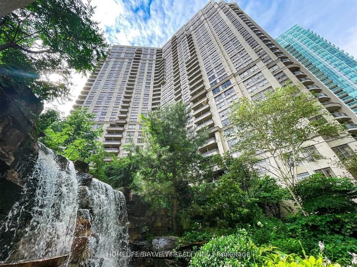 Property Photo:  3880 Duke Of York Boulevard 2204  ON L5B 4M7 