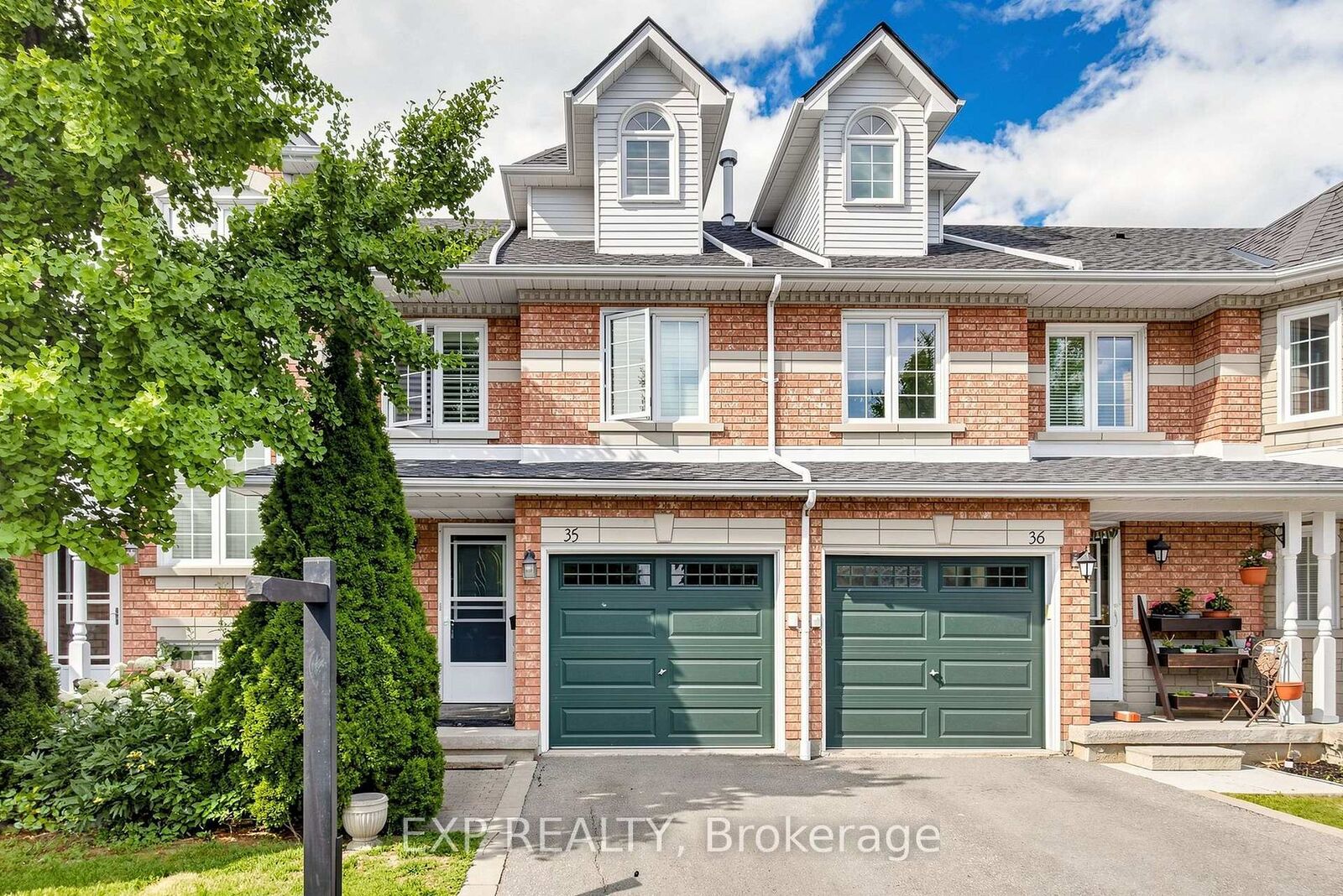 Property Photo: 455 Apache Court 35 ON L4Z 3W8