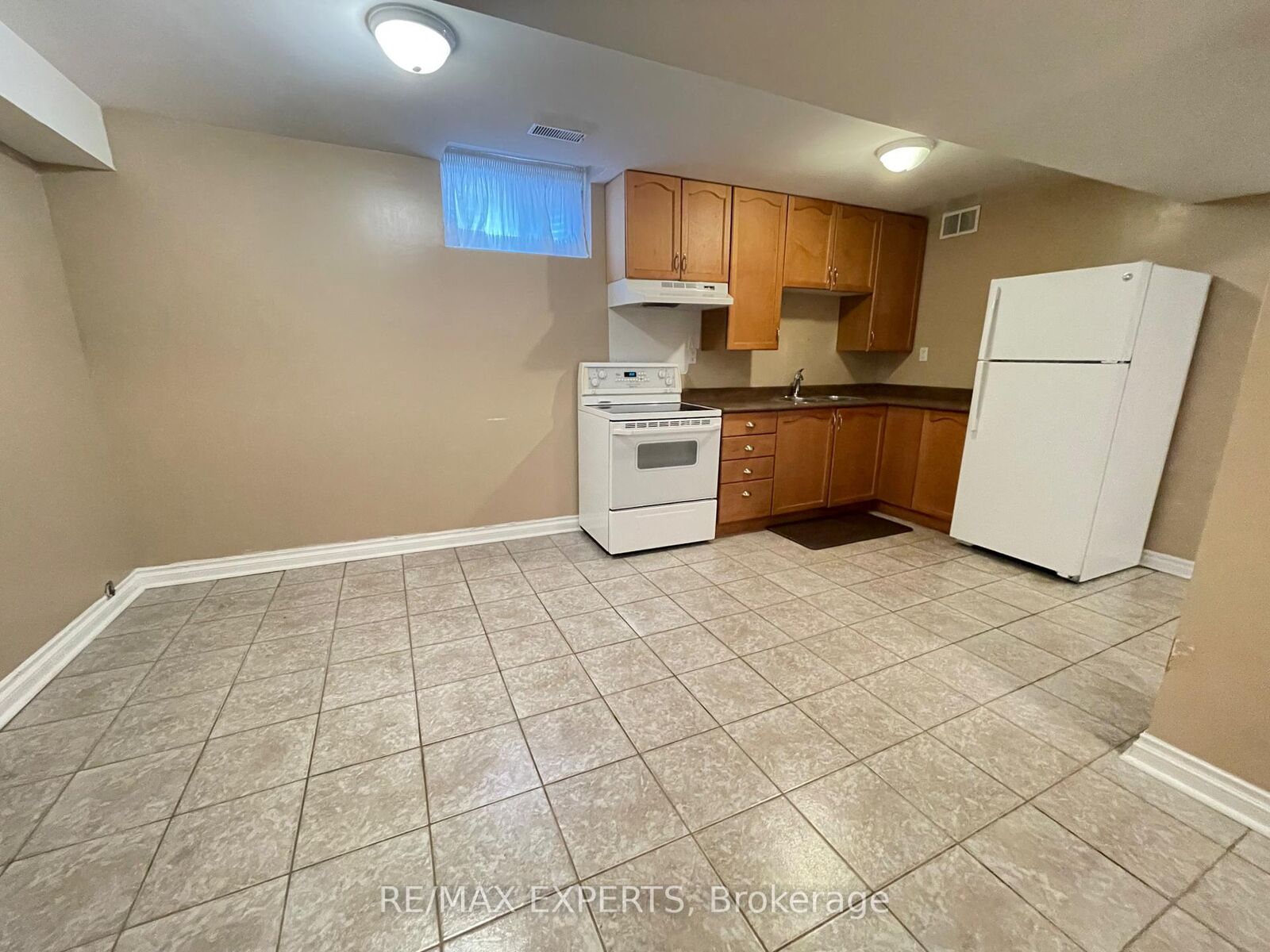 Property Photo: 176 Kingsview Drive Bsmt ON L4H 2Z3