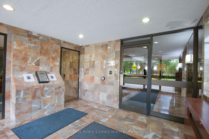 Property Photo: 100 County Court Boulevard 1709 ON L6W 3X1