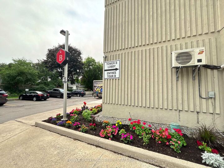 Property Photo:  158B McArthur Avenue 1604  ON K1L 8E7 