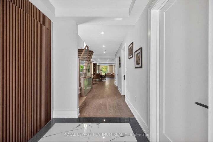 Property Photo: 7 Arch Road ON L5M 1M4