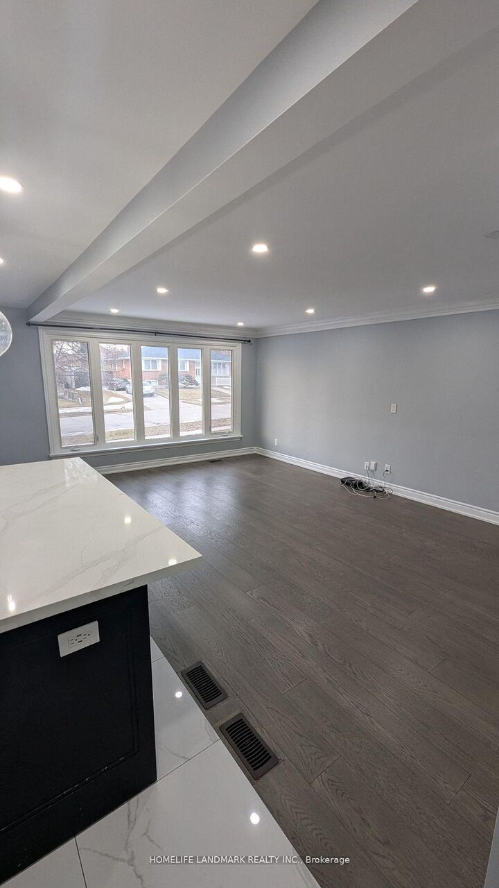 Property Photo:  3 Chopin Avenue  ON M1K 2W3 