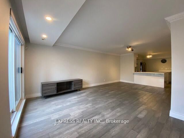 Property Photo: 28 Sommerset Way 1639 ON M2N 6W7