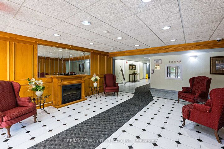 Property Photo: 9 Bonheur Court 905 ON N3P 1Z5