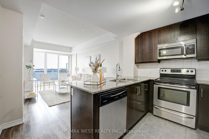 Property Photo:  15 James Finlay Way 627  ON M3M 0B3 