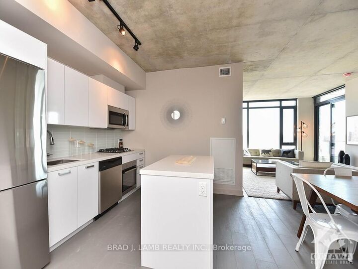 Property Photo: 203 Catherine Street 209 ON K2P 1J5