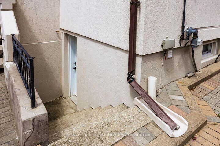 Property Photo: 71 Hawman Avenue ON L4L 1S3