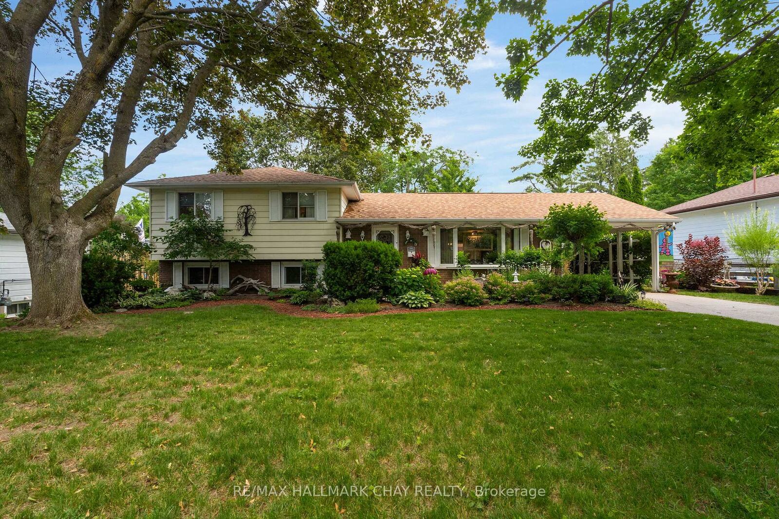 Property Photo: 82 Fourth Street ON L3V 4B8