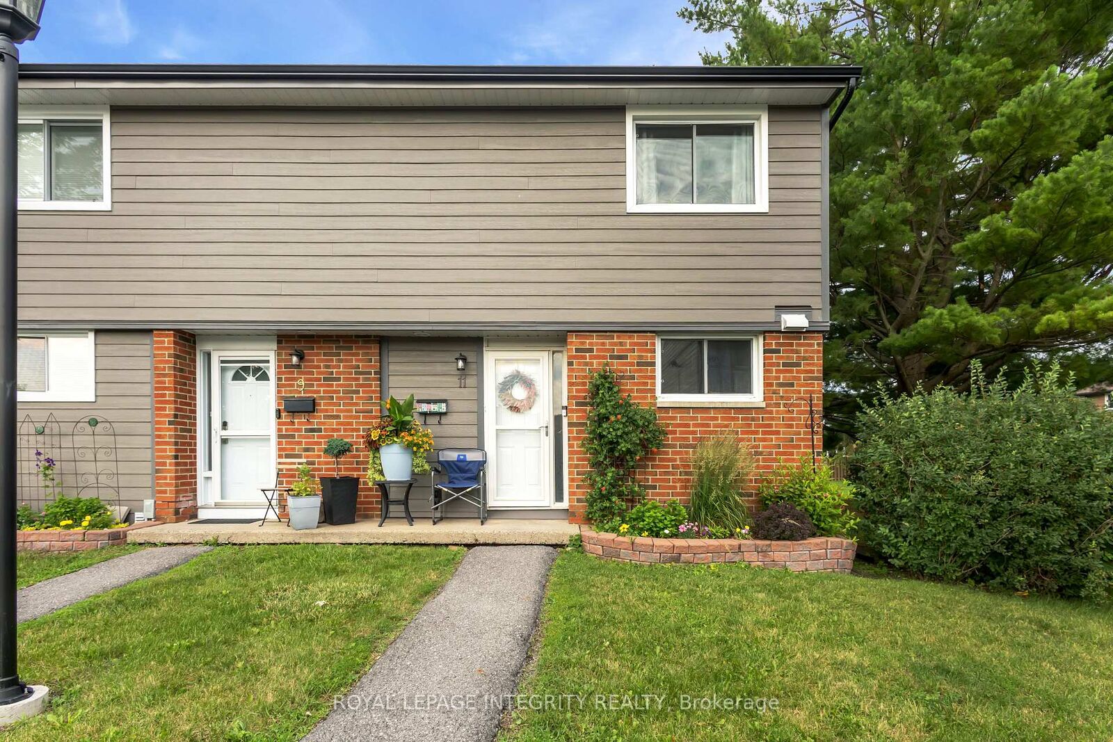 Property Photo:  11 Glencoe Street  ON K2H 8S5 