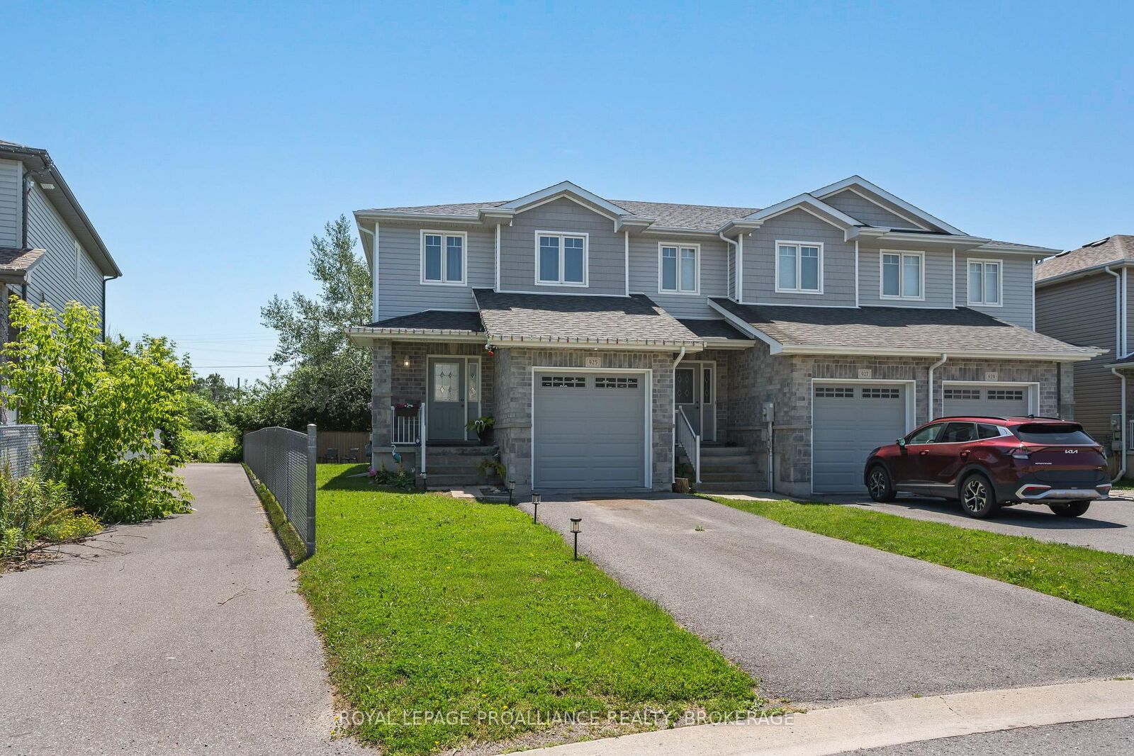 Property Photo: 925 Blossom Street ON K7P 0N2