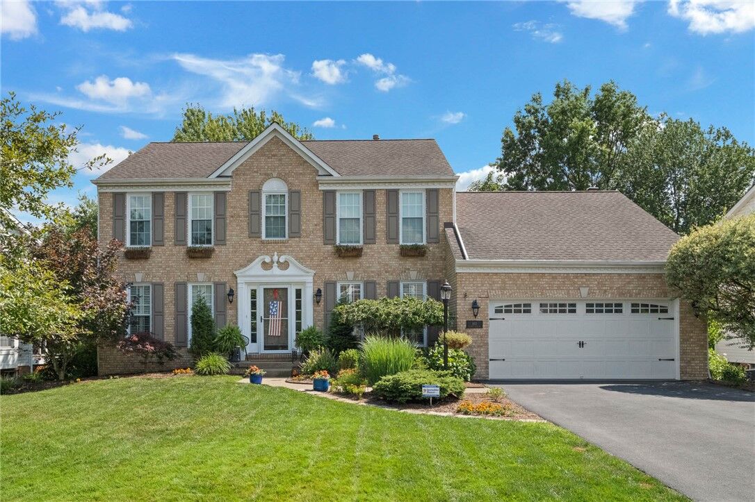 Property Photo:  1611 Country Club Dr  PA 15237 