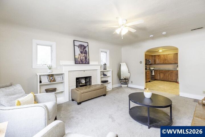 Property Photo: 1810 Lee St SE OR 97302