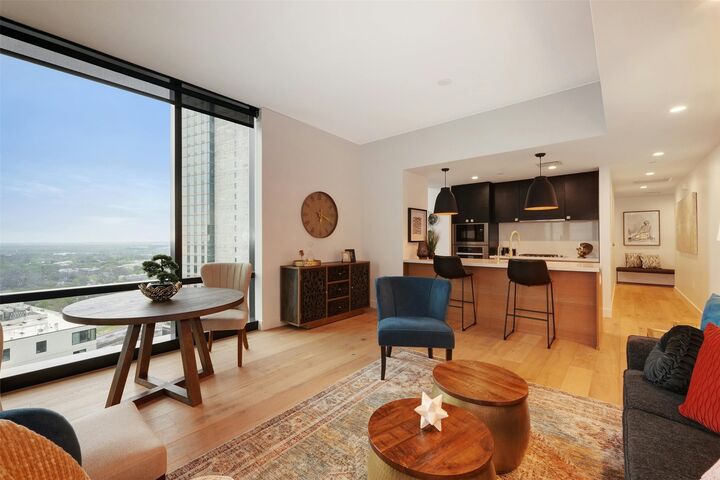Property Photo:  70 Rainey Street 1807  TX 78701 