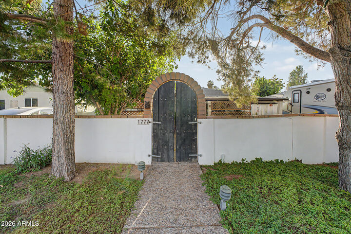 Property Photo: 1222 S Wilson Street AZ 85281