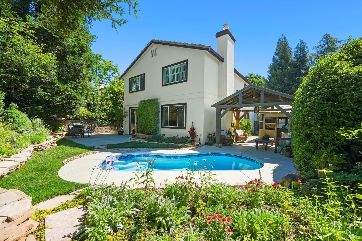 Property Photo: 1056 Woodcrest Court CA 95688