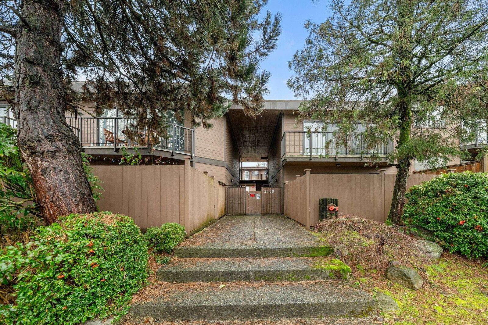 Property Photo: 3136 Kingsway 204 BC V5R 5K1
