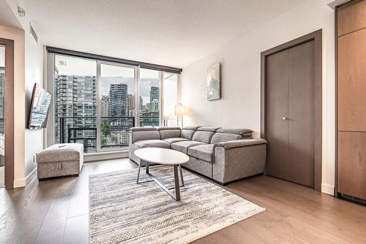 Property Photo: 68 Smithe Street 1121 BC V6B 0P4